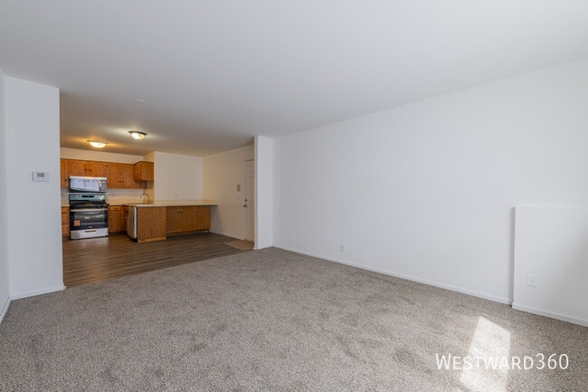 Building Photo - 915 Spiros Ct