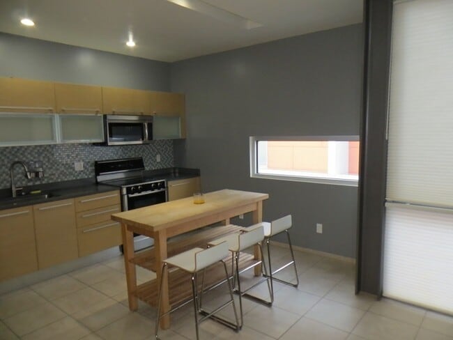 Building Photo - Townhome in Tempe