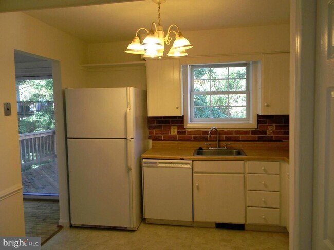 Building Photo - 279 Greenleaf Cir