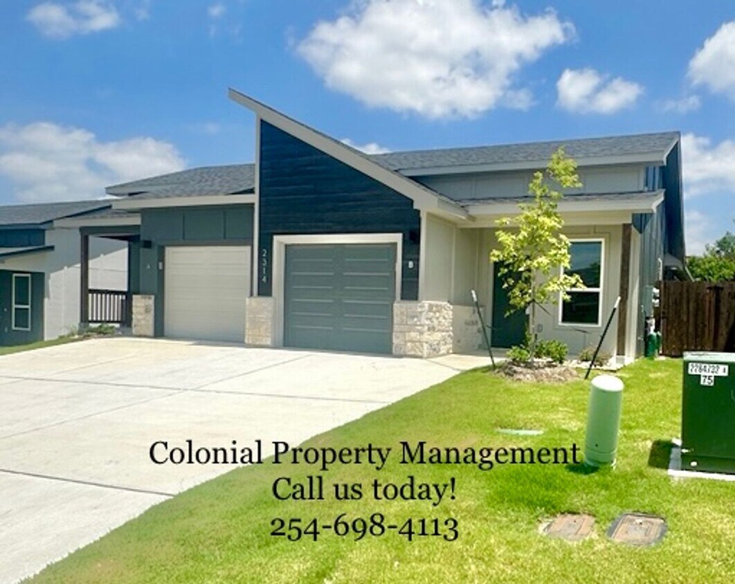 Primary Photo - Beautiful New Duplex Home!