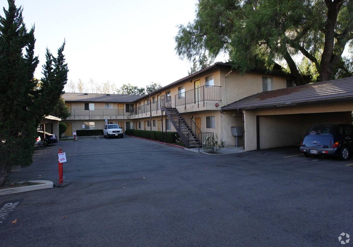 Primary Photo - Pepper Tree Apartments