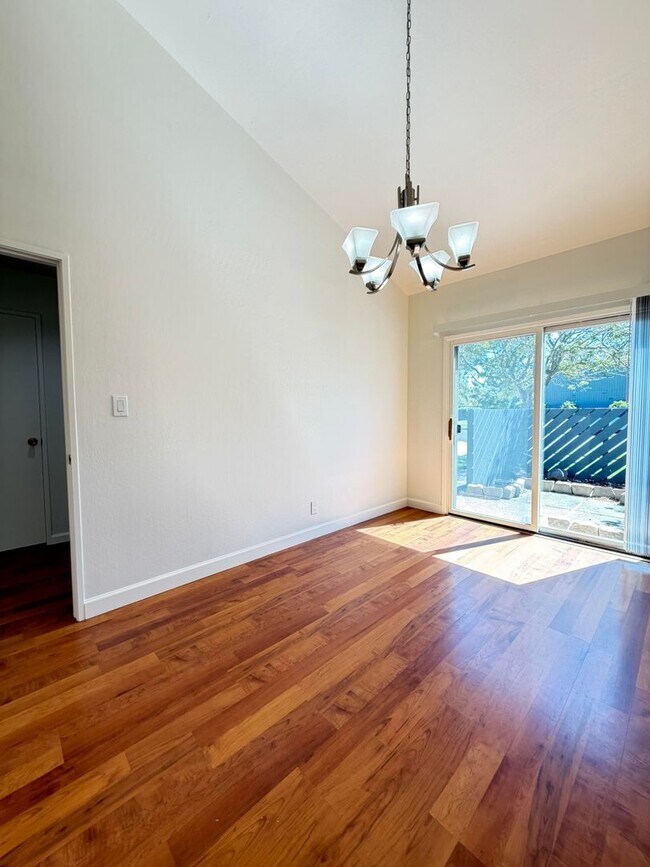 Foto del edificio - 3555 Magnolia Dr