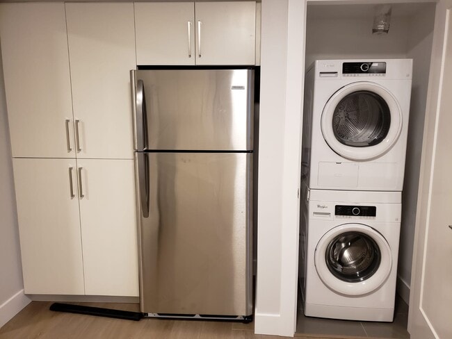 Photo du bâtiment - 14929 62A Av