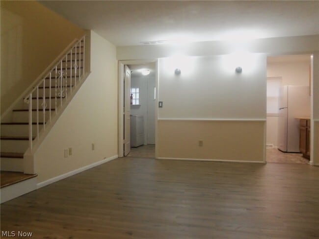 Building Photo - 762 Mentor Ave