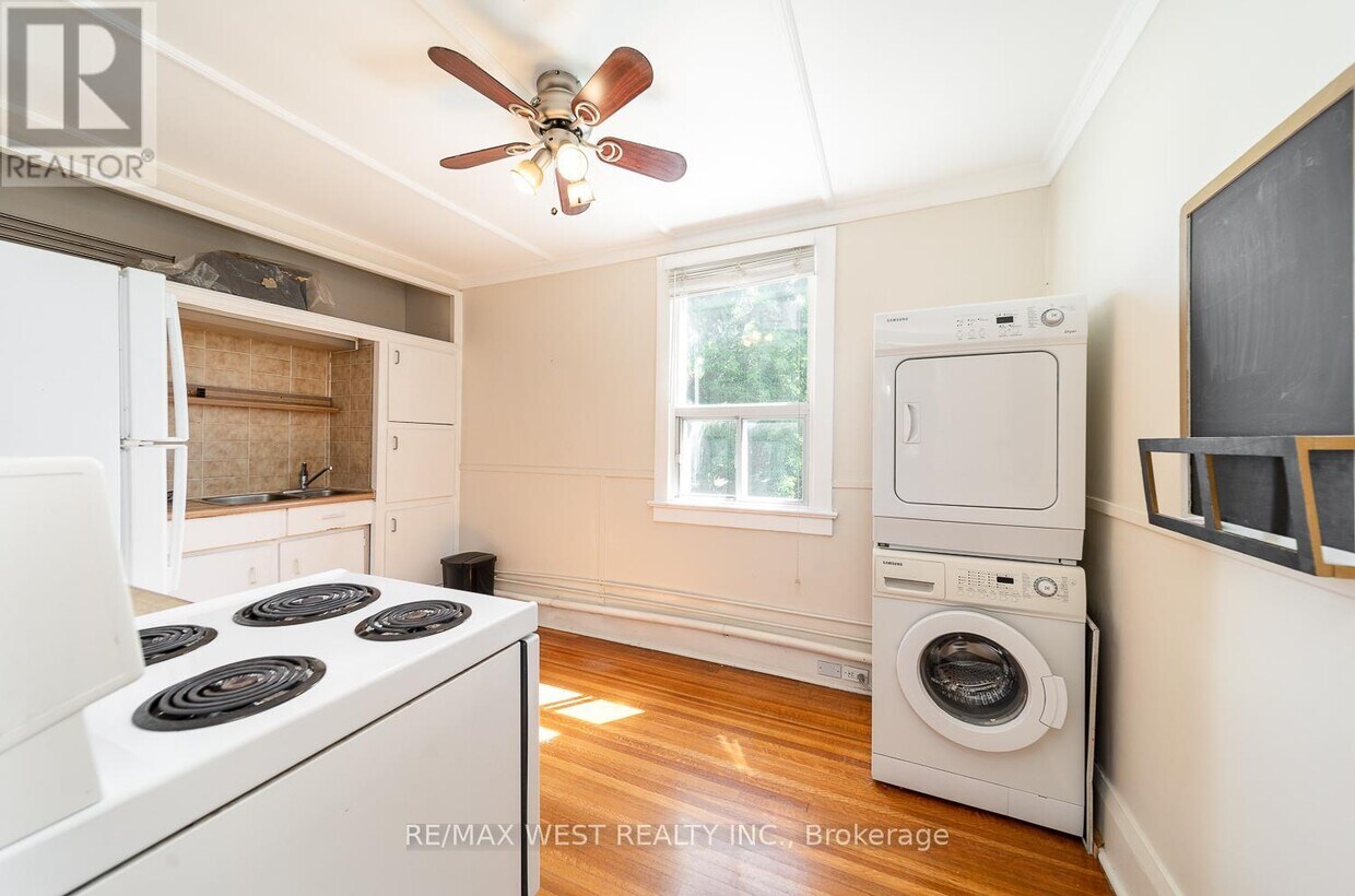 Photo principale - 975 Broadview Ave