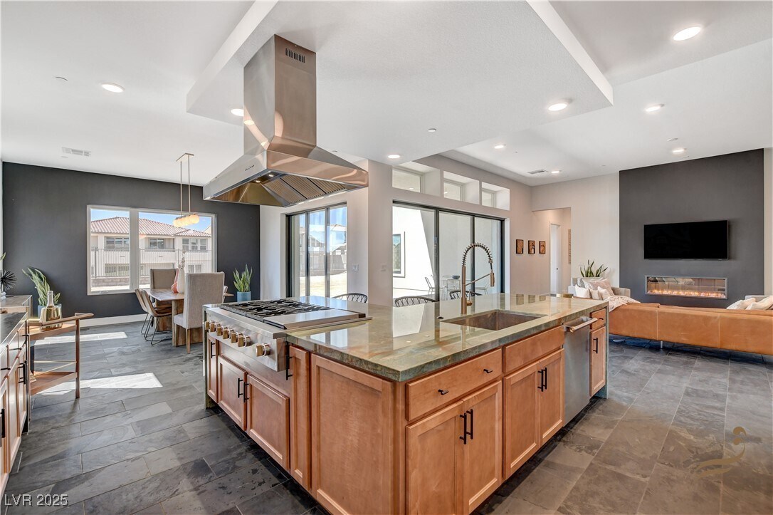 Foto principal - 12103 Canyon Sunset St