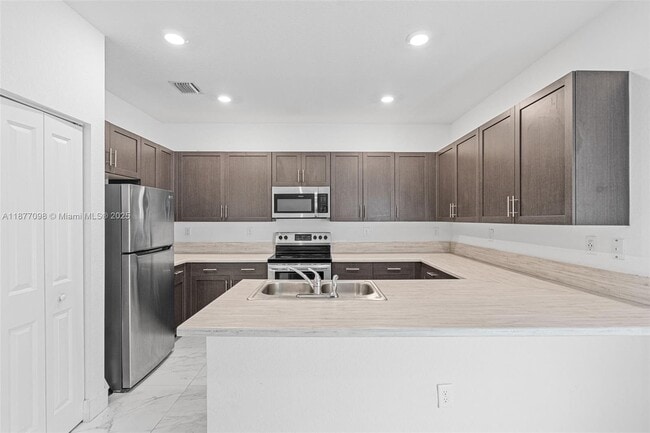 Foto del edificio - 374 NE 214th St