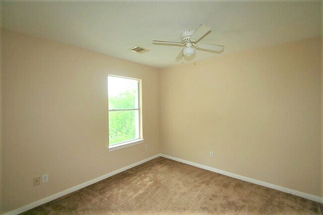 Foto del edificio - 9606 Ashville Dr