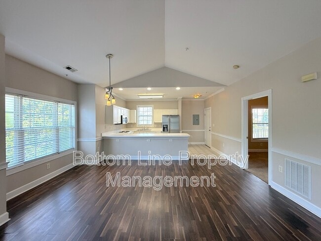 Foto del edificio - 8639 Coralbell Ln