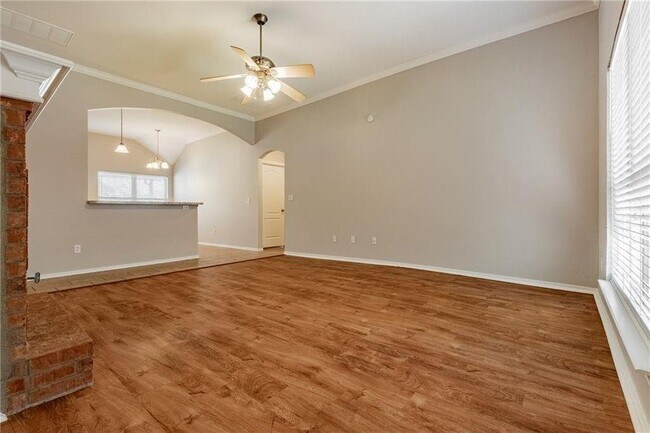 Foto del edificio - 1004 Mollie Rausch Ln