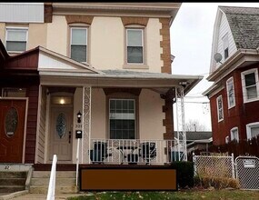 Building Photo - 320 Loney St