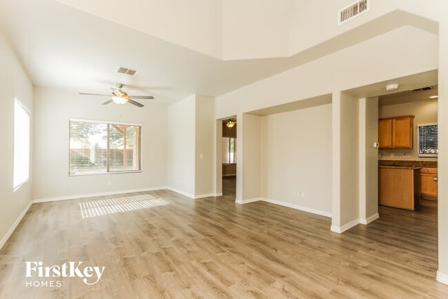 Building Photo - 11911 W Fontenelle Dr