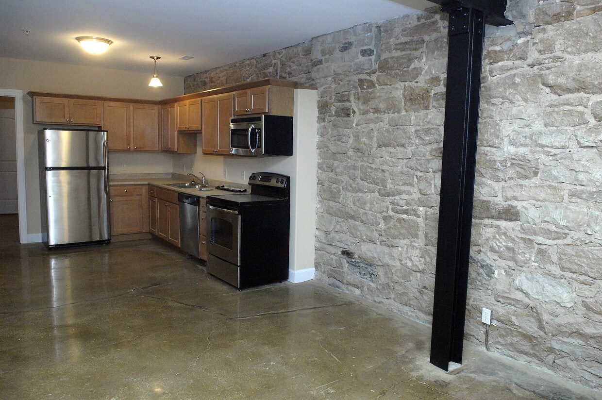 Foto principal - 810 E Broadway