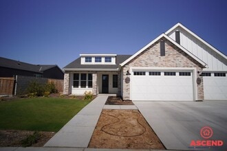 Building Photo - 3208 Blue Crk Ln