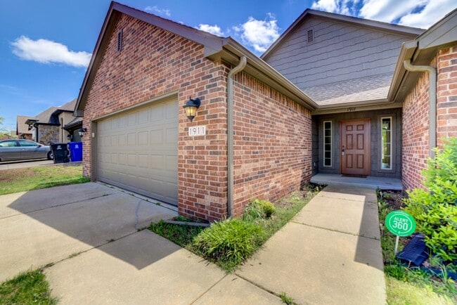 Foto del edificio - 3 Bed / 2 Bath in Prime Broken Arrow Location