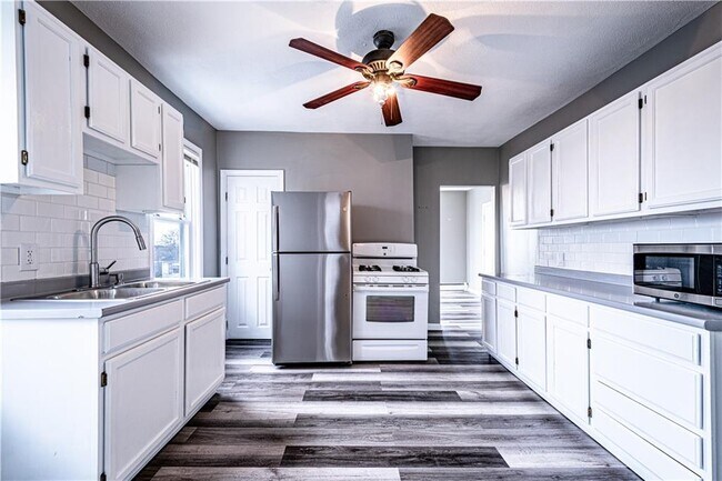 Foto del edificio - 216 Maplewood Ave