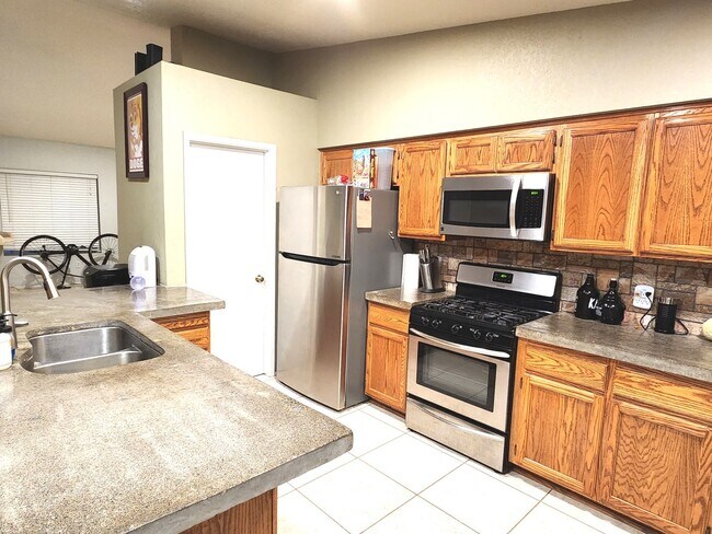 Foto del edificio - 4 bedroom, 2 bath in Ocotillo subdivision