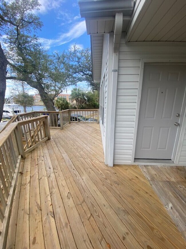 Foto del edificio - Cozy & Economical Unit in The Cove w/Waterfront Views of Massalina Bayou & Marina!