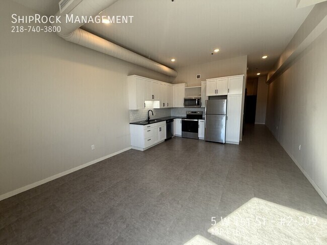 Foto del edificio - 5 W 1st St