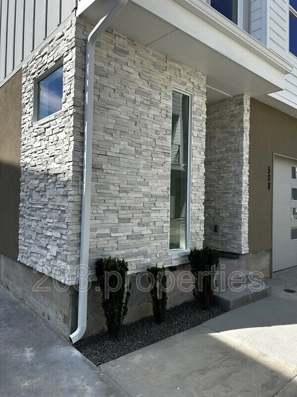 Building Photo - 508 E Violets Cove Lane