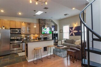 Building Photo - 112 Morris St