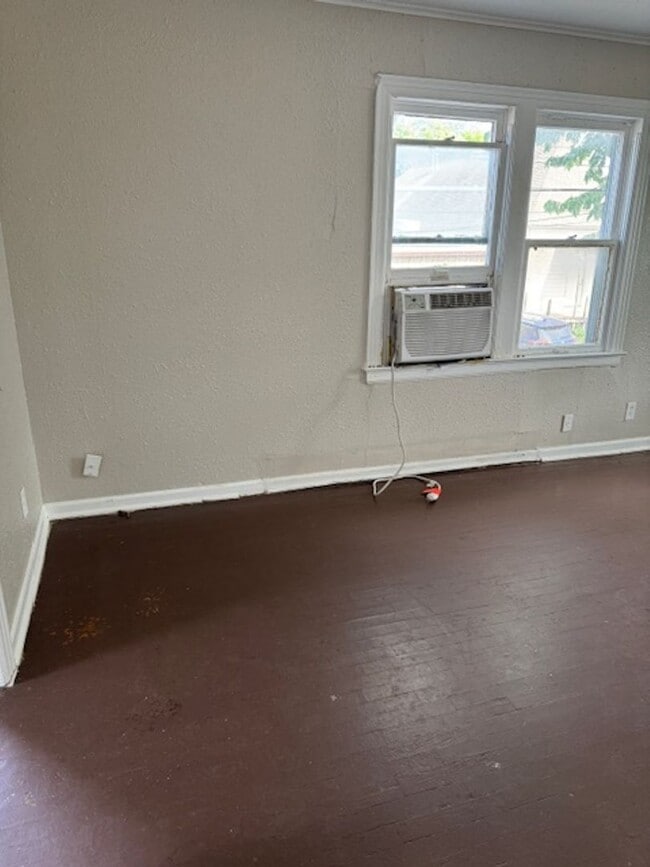 Building Photo - 1 Bd 1 Ba Garage Apartment