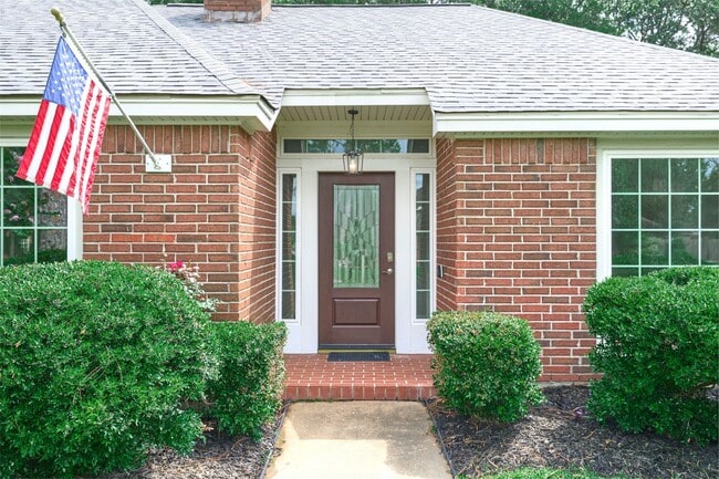 Building Photo - 15854 Knolls Lodge Dr