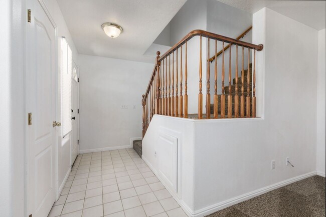 Building Photo - 3 Bedroom, 2.5 Bathroom Parkside Townhome