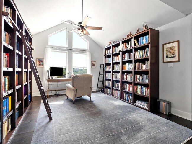 Building Photo - 10103 Twin Lake Loop