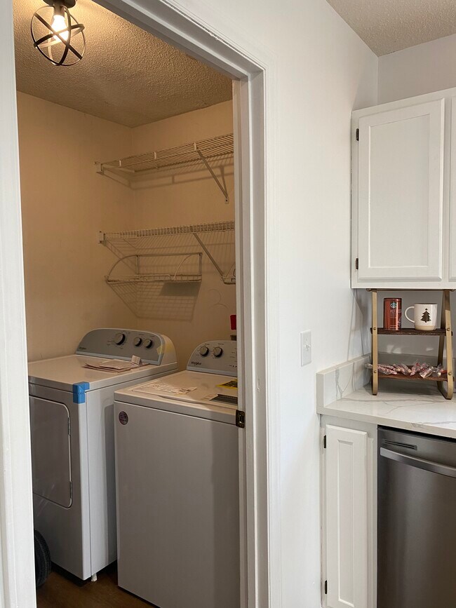 Foto del edificio - 4203 Hope Valley Ln