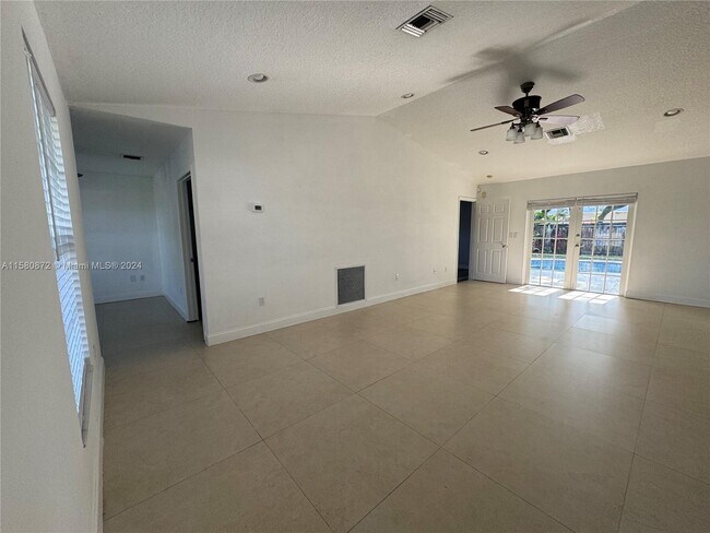 Building Photo - 1030 SW 66th Ave