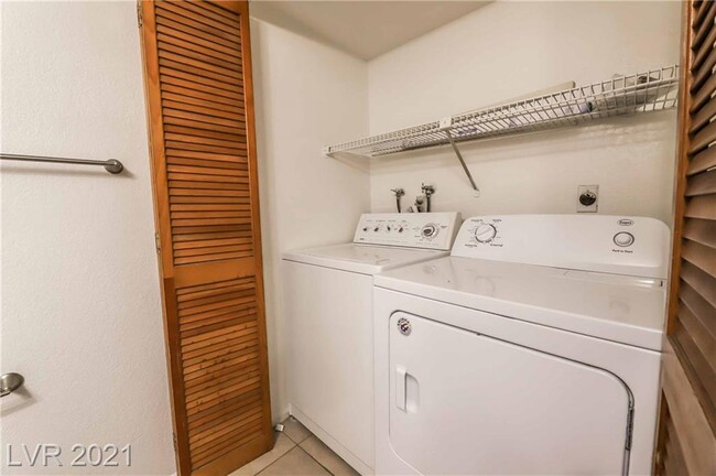 Building Photo - 476 Sellers Pl