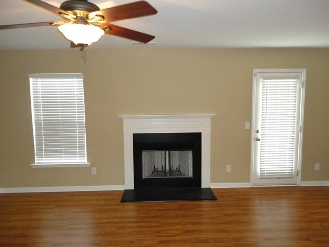 Foto del edificio - 836 Willow Bay Dr
