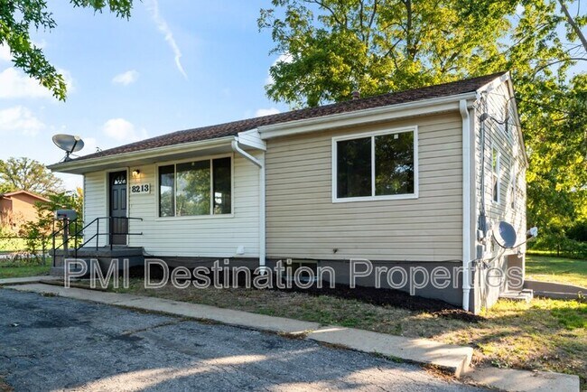 Building Photo - 8213 Raytown Rd