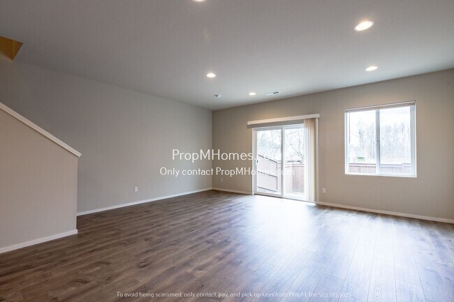 Building Photo - Serene 3-Bedroom Townhouse in Happy Valley-Rock Creek