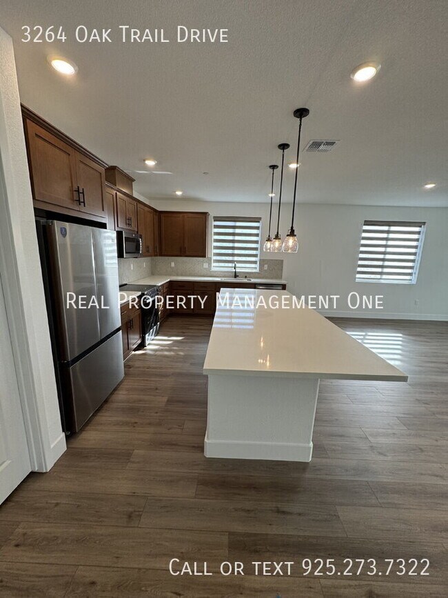 Building Photo - 3264 Oak Trl Dr