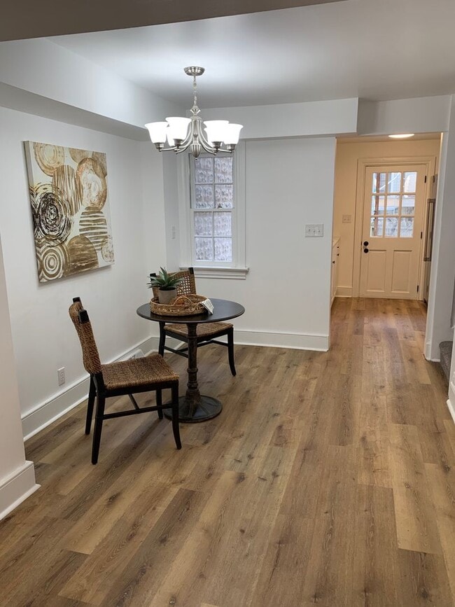 Building Photo - Adorable Single Family Home on Grand St