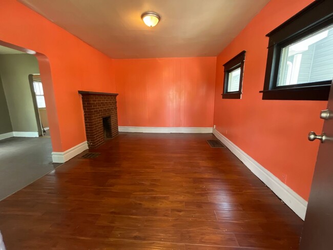 Building Photo - 3 Bedroom 1 Bathroom Single Family Home