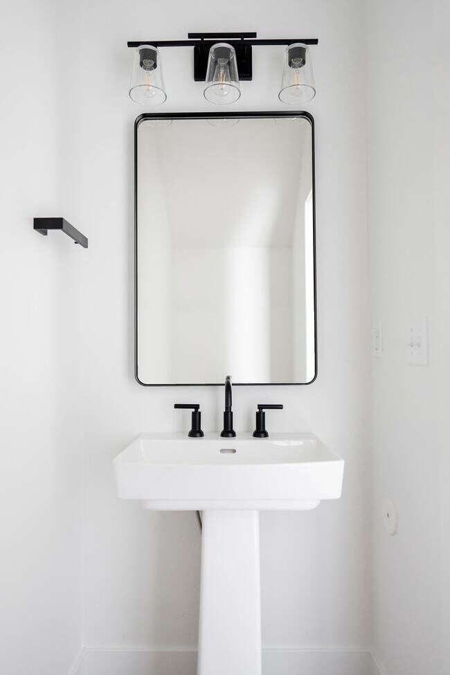 Building Photo - Move in special for July / NEW Row Home wi...