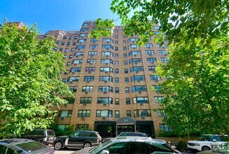 Building Photo - 219 E 69th St