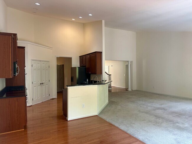 Building Photo - Fantastic custom built home in the exclusi...