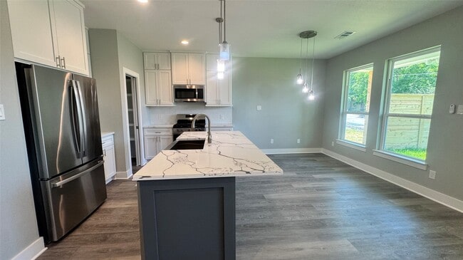 Building Photo - 700 Ebenezer Ln