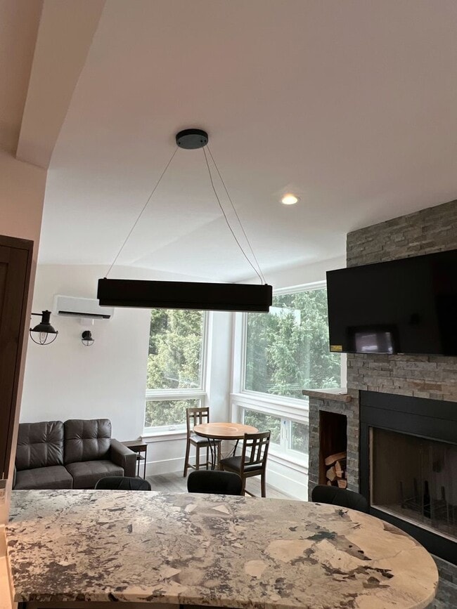 Building Photo - FULLY FURNISHED 2 BED, 1.5 BATH W/ GARAGE