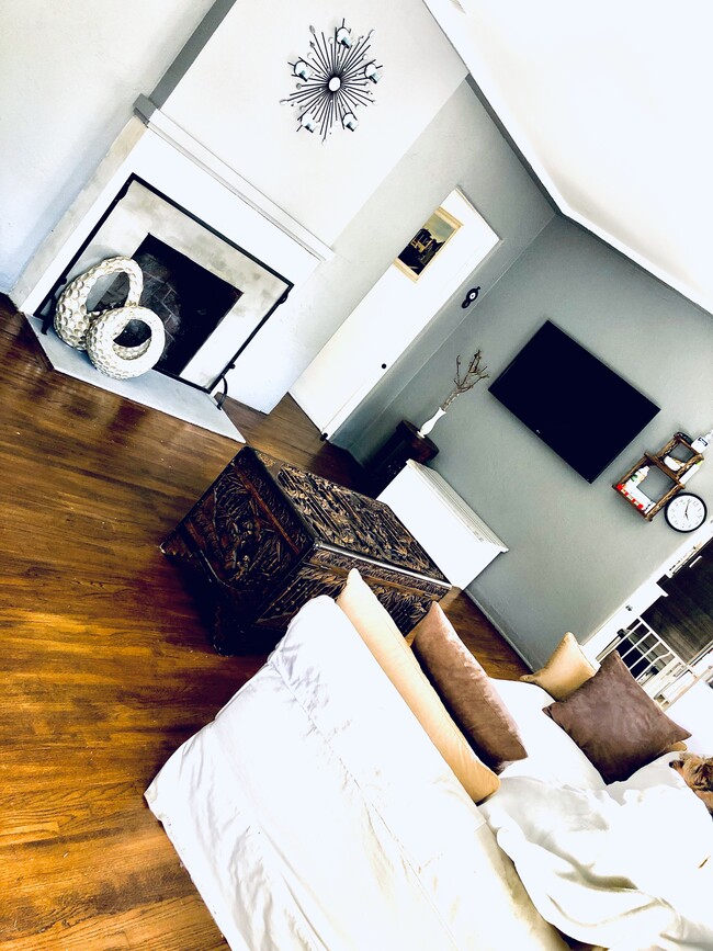 Living Room with TV Wall Mounted - 3316 S Beverly Dr