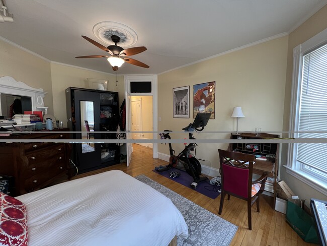 Building Photo - 176 Elm St