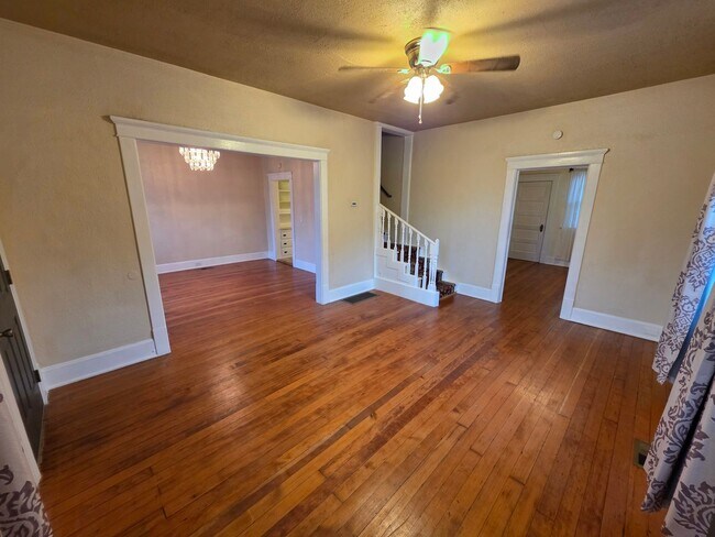 Building Photo - N Madelia St