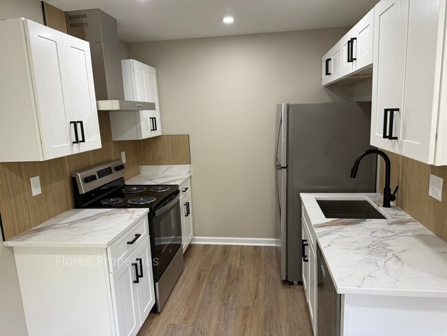 Building Photo - 1018 Urana Ave