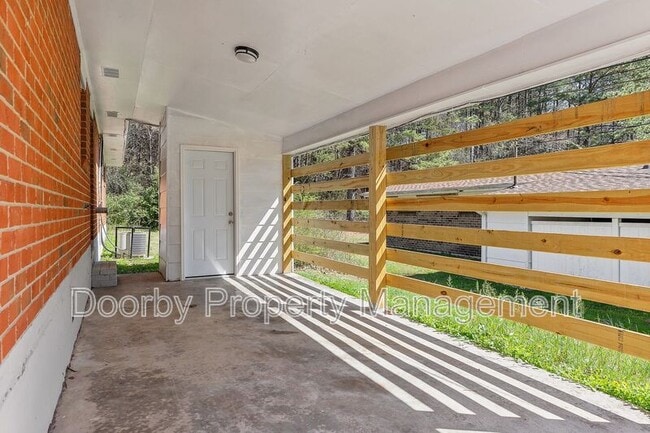 Building Photo - 3335 Pinewood Ave