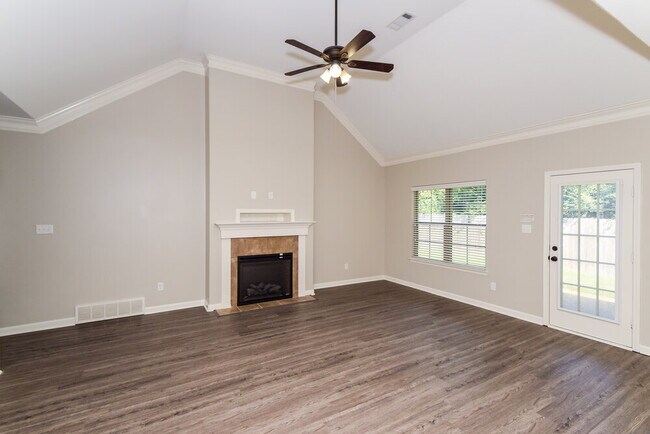 Foto del edificio - 125 Clay Hills Dr