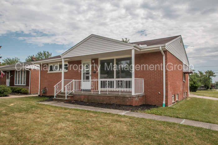 Primary Photo - 15700 Steinway Blvd